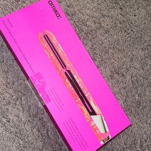 BRAND NEW AMIKA HAIR STRAIGHTENER